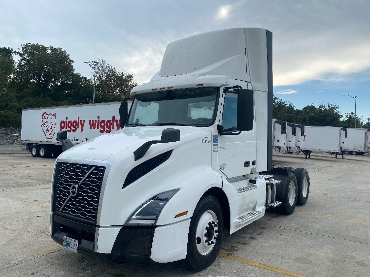 2020 Volvo VNL 300 in Bessemer, AL — photo 3