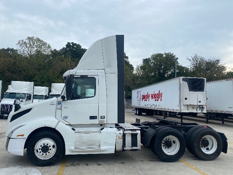 2020 Volvo VNL 300 in Bessemer, AL — photo 4