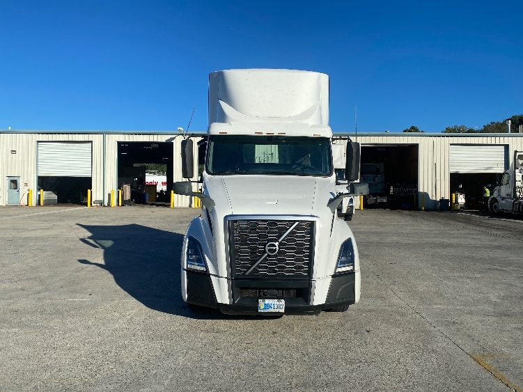2020 Volvo VNL 300 in Bessemer, AL — photo 2