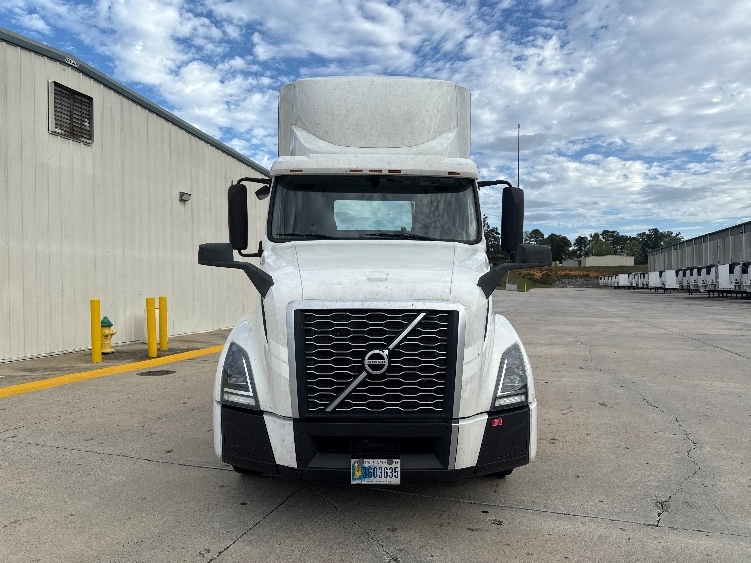 2020 Volvo VNL 300 in Bessemer, AL — photo 2