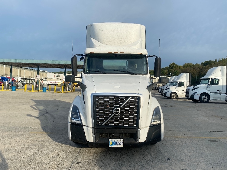 2020 Volvo VNL 300 in Bessemer, AL — photo 2