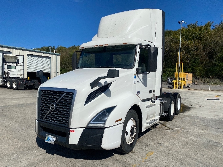 2020 Volvo VNL 300 in Bessemer, AL — photo 3