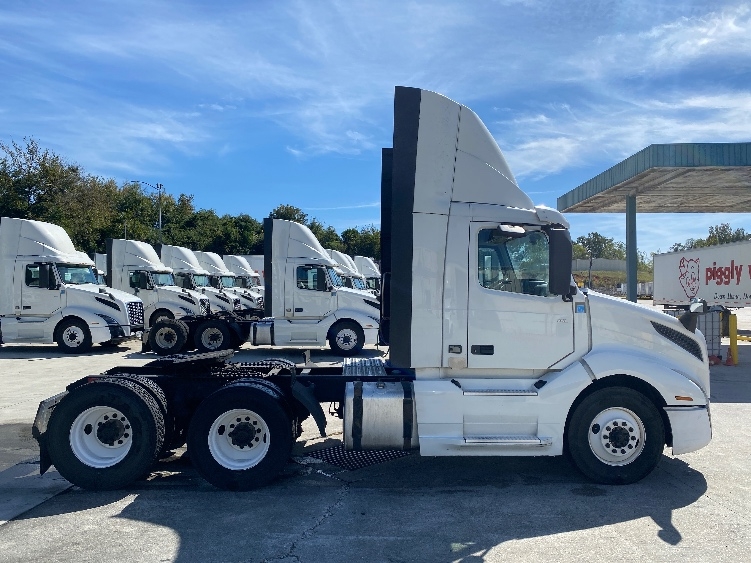 2020 Volvo VNL 300 in Bessemer, AL — photo 8