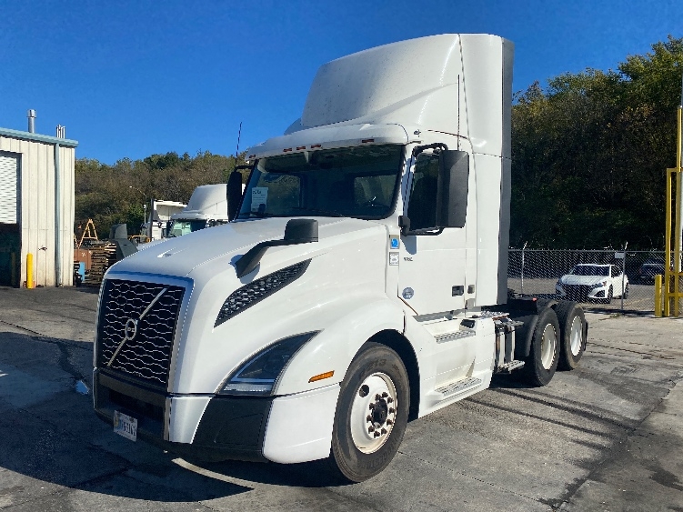2020 Volvo VNL 300 in Bessemer, AL — photo 3