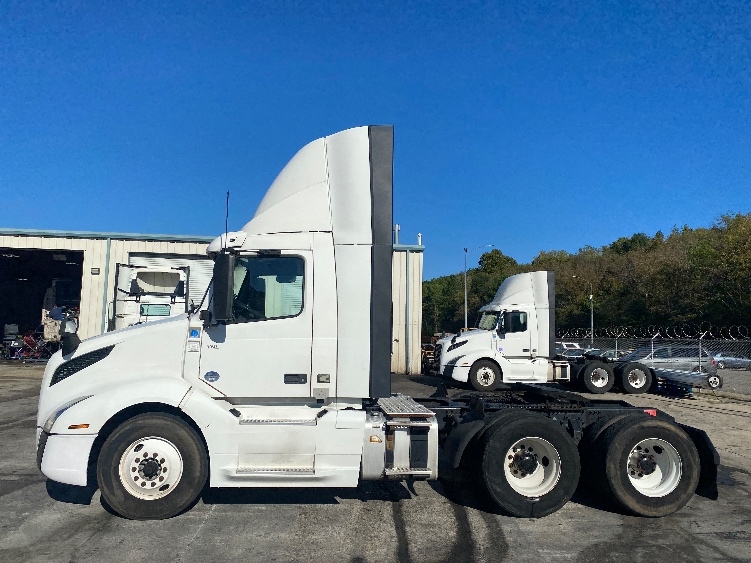2020 Volvo VNL 300 in Bessemer, AL — photo 4