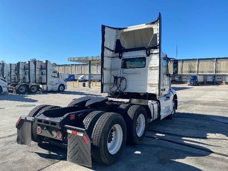 2020 Volvo VNL 300 in Bessemer, AL — photo 7