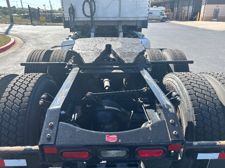 2020 Volvo VNR 640 in Lowell, AR — photo 6