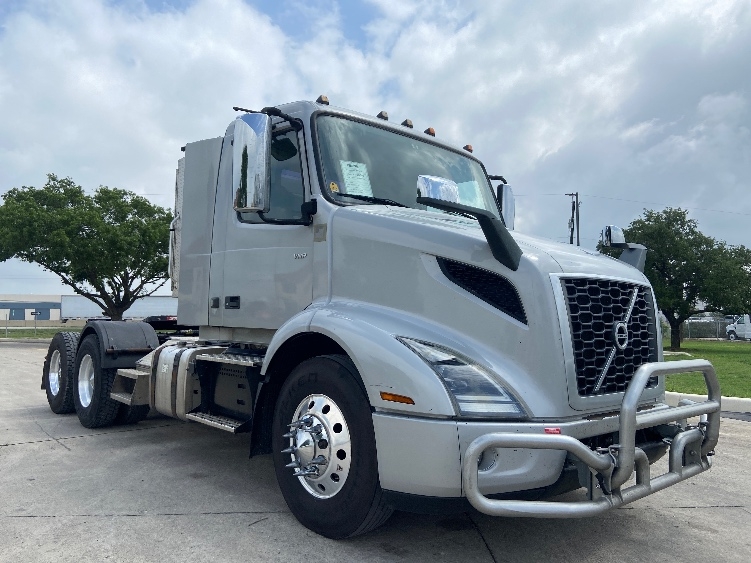 2020 Volvo VNR 640 in San Antonio, TX