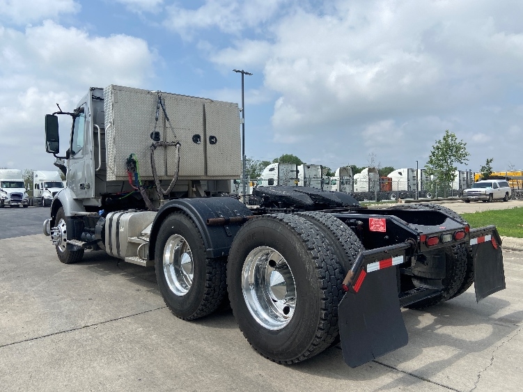 2020 Volvo VNR 640 in San Antonio, TX — photo 5