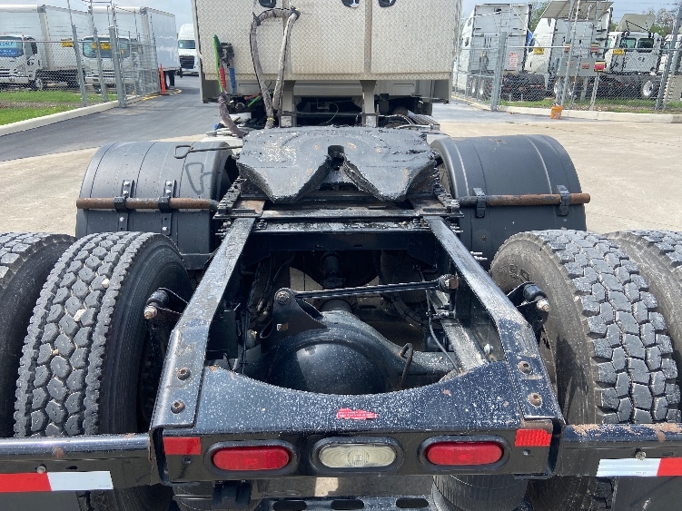 2020 Volvo VNR 640 in San Antonio, TX — photo 6