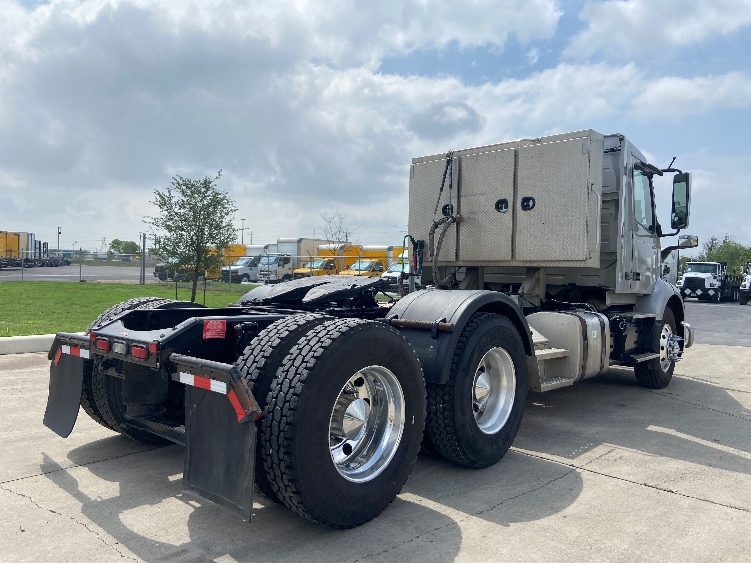 2020 Volvo VNR 640 in San Antonio, TX — photo 7
