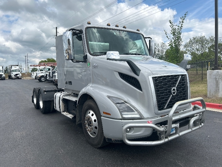 2020 Volvo VNR 640