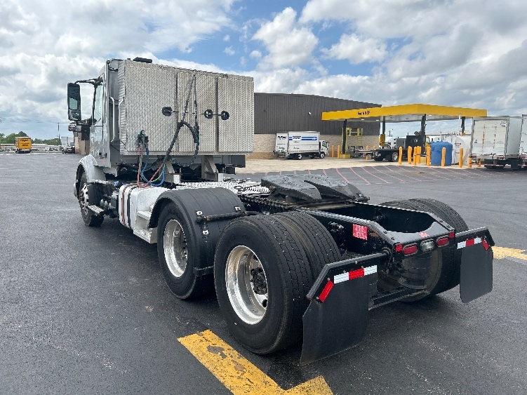 2020 Volvo VNR 640 in Lowell, AR — photo 5