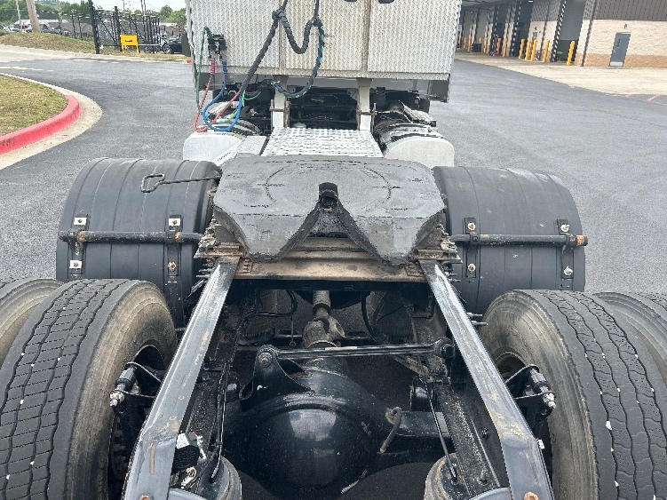 2020 Volvo VNR 640 in Lowell, AR — photo 6