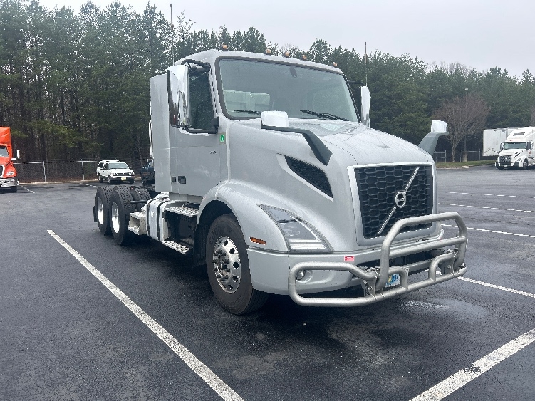 2020 Volvo VNR 640
