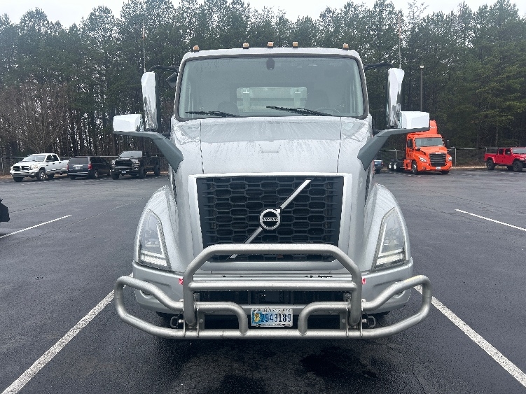 2020 Volvo VNR 640 in Greensboro, NC — photo 2