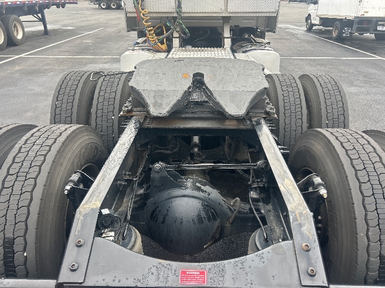 2020 Volvo VNR 640 in Greensboro, NC — photo 6