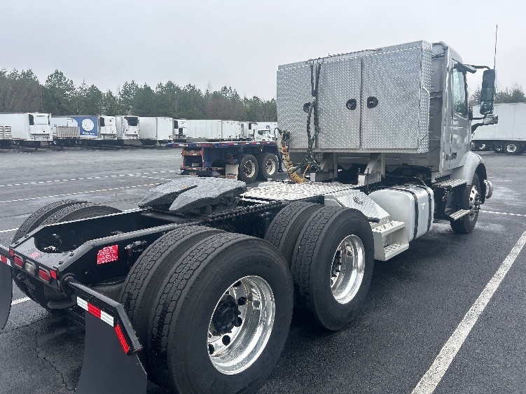 2020 Volvo VNR 640 in Greensboro, NC — photo 7