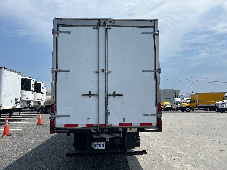 2020 Isuzu NRR in Harahan, LA — photo 7