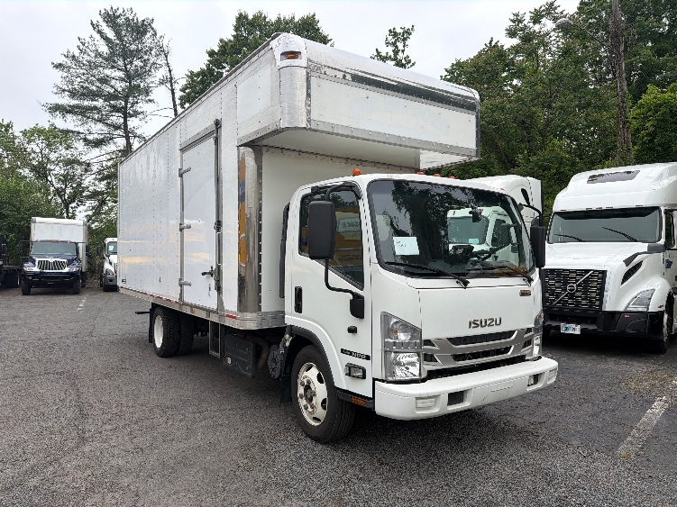 2020 Isuzu NRR in Alexandria, VA — photo 3