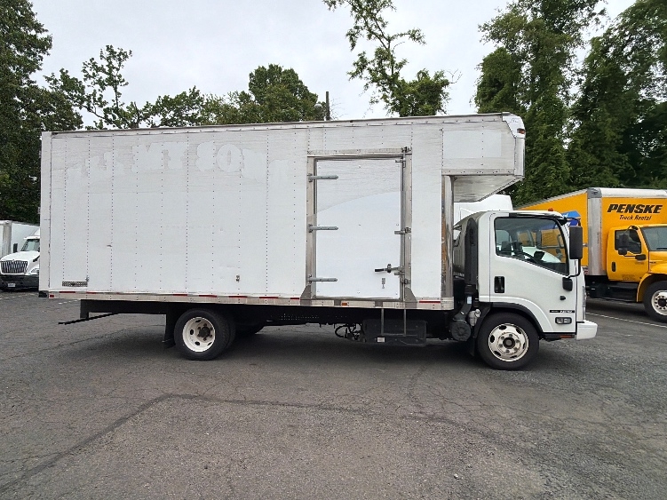 2020 Isuzu NRR in Alexandria, VA — photo 4