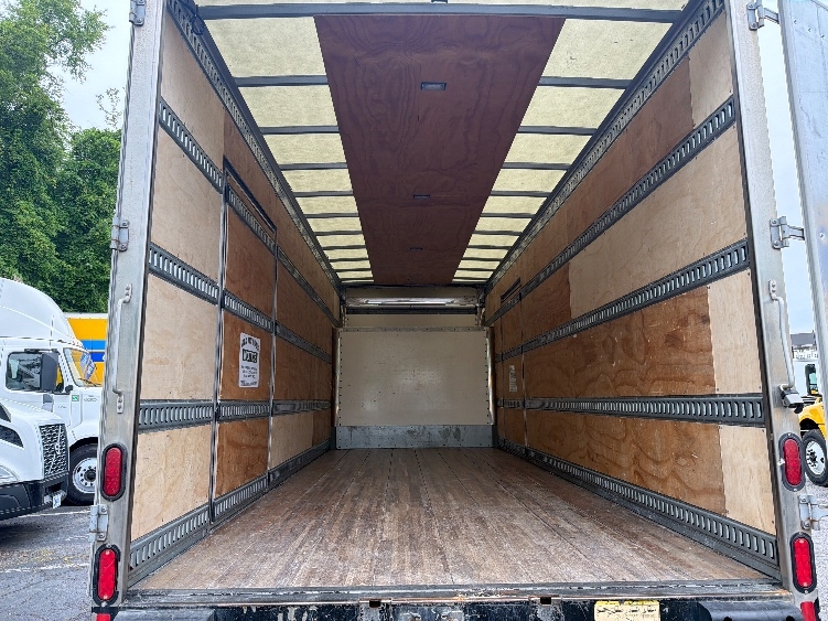 2020 Isuzu NRR in Alexandria, VA — photo 8