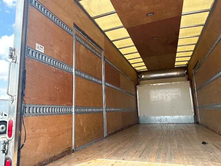 2020 Isuzu NRR in Columbus, OH — photo 10