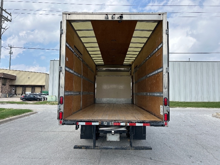 2020 Isuzu NRR in Omaha, NE — photo 8
