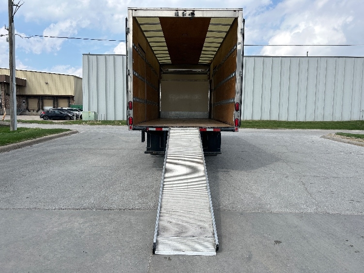 2020 Isuzu NRR in Omaha, NE — photo 9