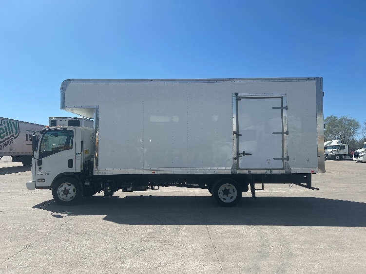 2020 Isuzu NRR in Des Moines, IA — photo 4