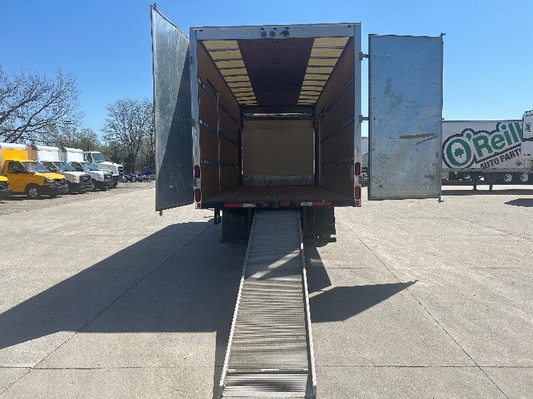 2020 Isuzu NRR in Des Moines, IA — photo 9