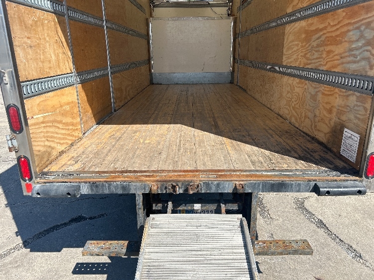 2020 Isuzu NRR in Chicago (Melrose Park), IL — photo 10