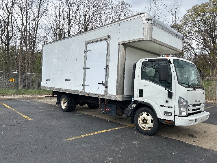 2020 Isuzu NRR in Middlefield, OH
