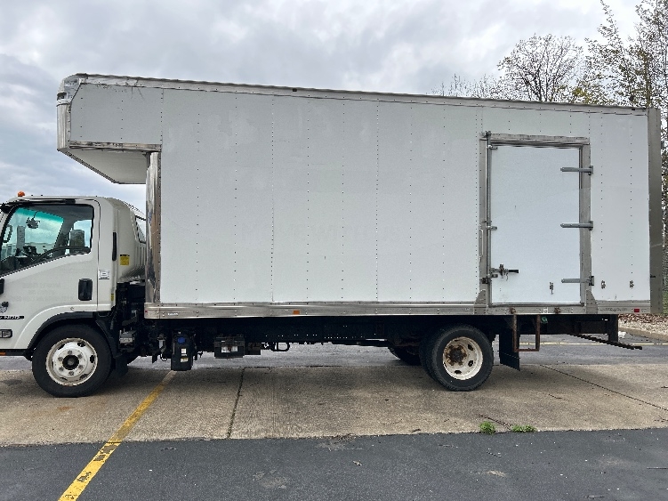 2020 Isuzu NRR in Middlefield, OH — photo 4
