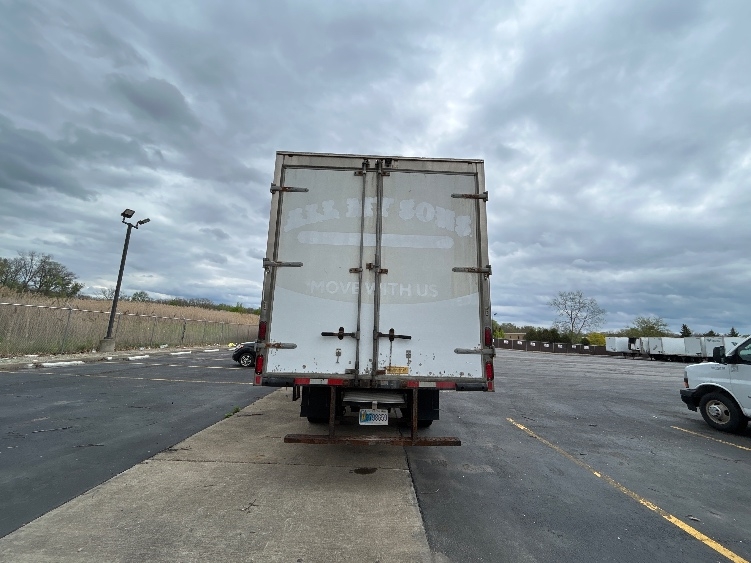 2020 Isuzu NRR in Middlefield, OH — photo 7