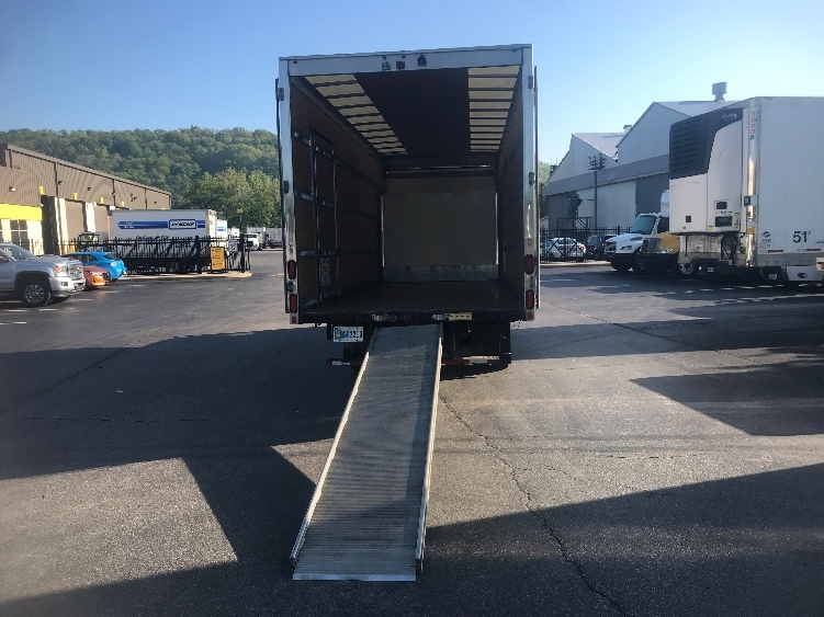 2020 Isuzu NRR in Akron, OH — photo 8