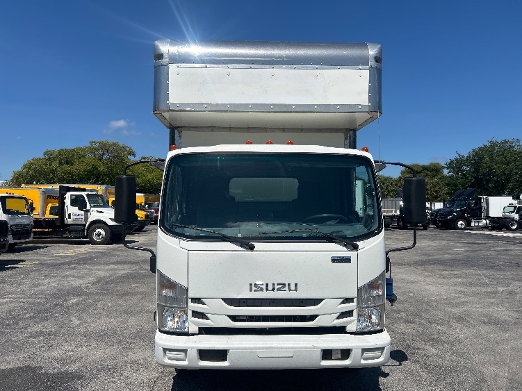 2020 Isuzu NRR in Medley, FL — photo 2