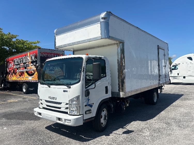 2020 Isuzu NRR in Medley, FL — photo 3