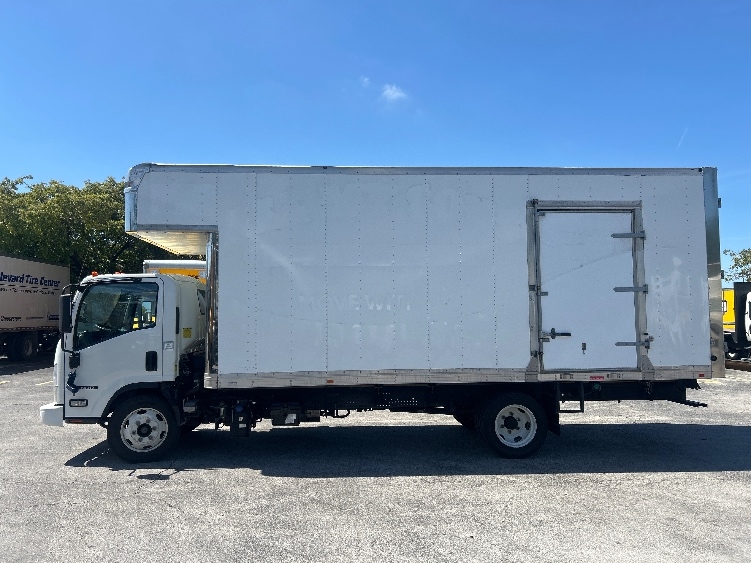 2020 Isuzu NRR in Medley, FL — photo 4