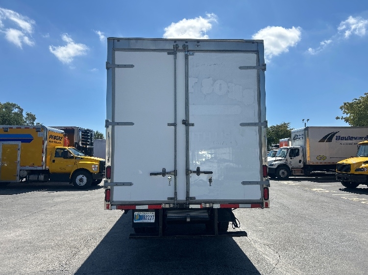 2020 Isuzu NRR in Medley, FL — photo 6