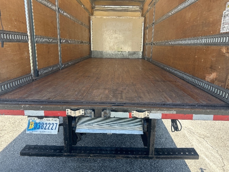 2020 Isuzu NRR in Medley, FL — photo 9
