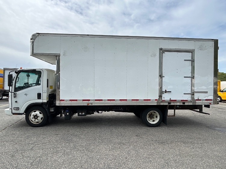 2020 Isuzu NRR in Braintree, MA — photo 4