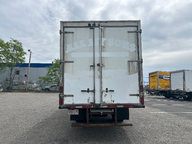 2020 Isuzu NRR in Braintree, MA — photo 7