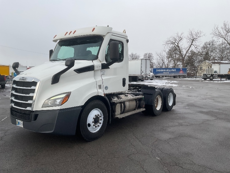 2020 Freightliner Cascadia in Fort Wayne, IN — photo 3