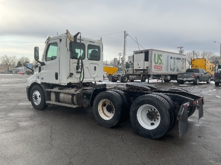 2020 Freightliner Cascadia in Fort Wayne, IN — photo 5