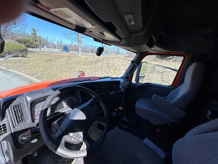 2021 International LT in Montgomery, NY — photo 10