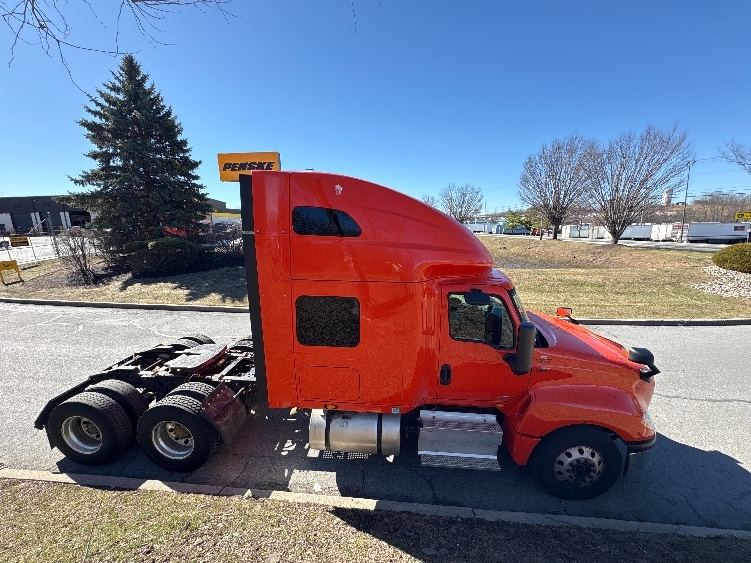 2021 International LT in Montgomery, NY — photo 8
