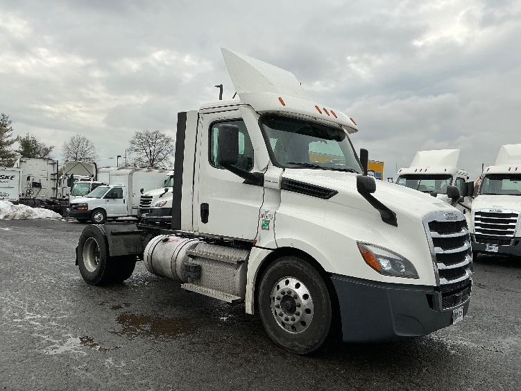 2020 Freightliner Cascadia in Linden, NJ
