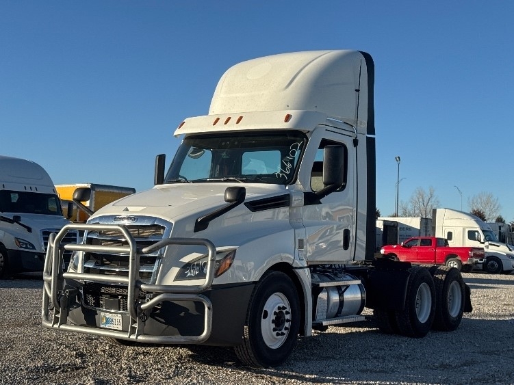 2020 Freightliner Cascadia in Omaha, NE — photo 3