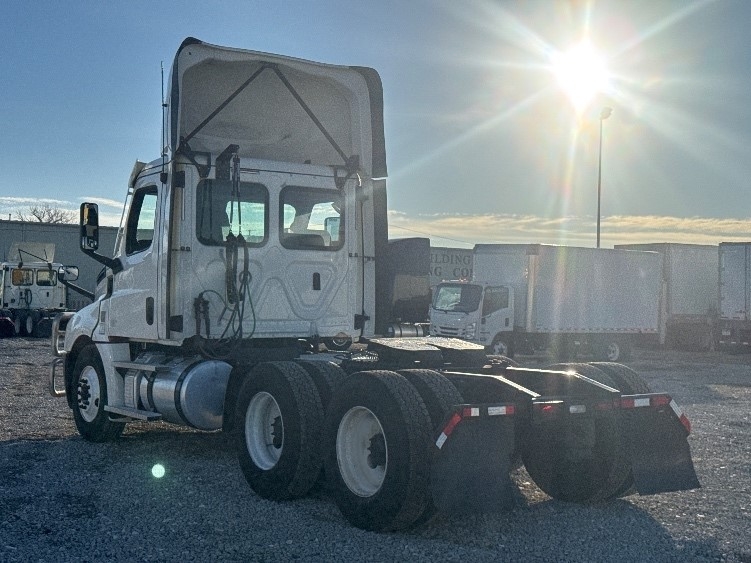 2020 Freightliner Cascadia in Omaha, NE — photo 5